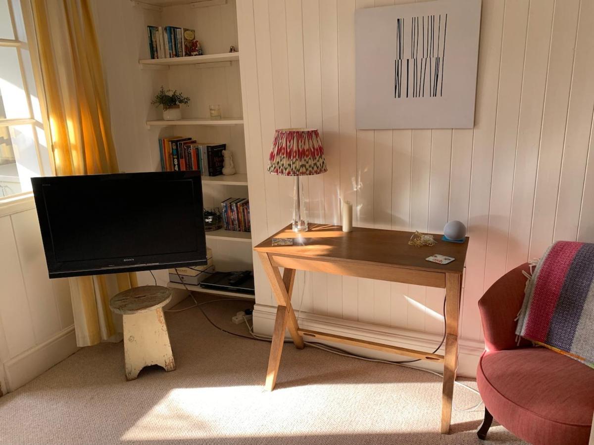 Spacious Comfortable Flat With Free Parking In East Finchley, Muswell Hill & Close To Alexandra Palace London Kültér fotó